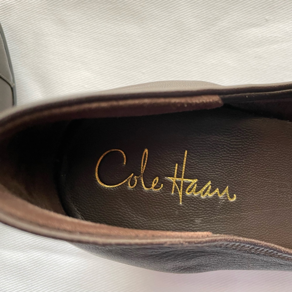 COLE HAAN DARK BROWN HEELS  9.5 M - Picture 7 of 9